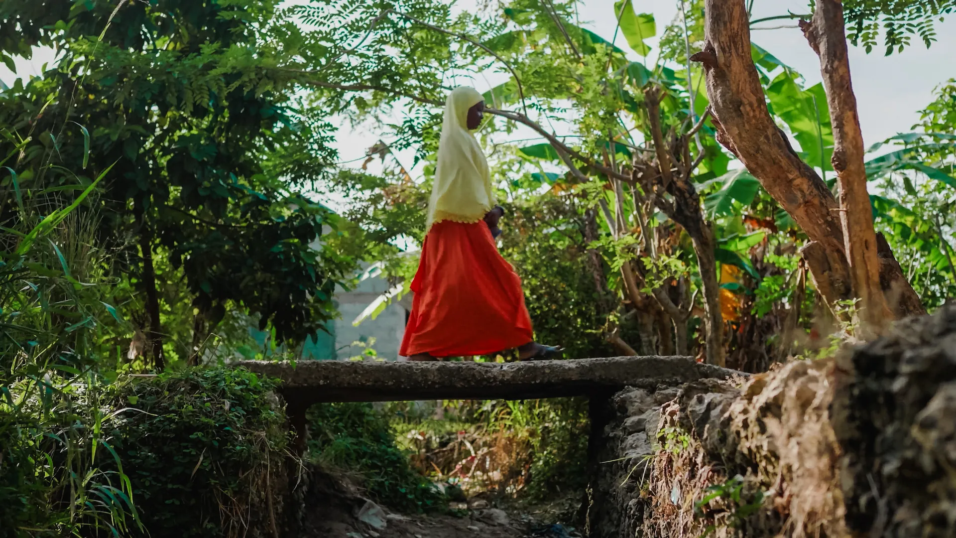 weza-saada-on-bridge