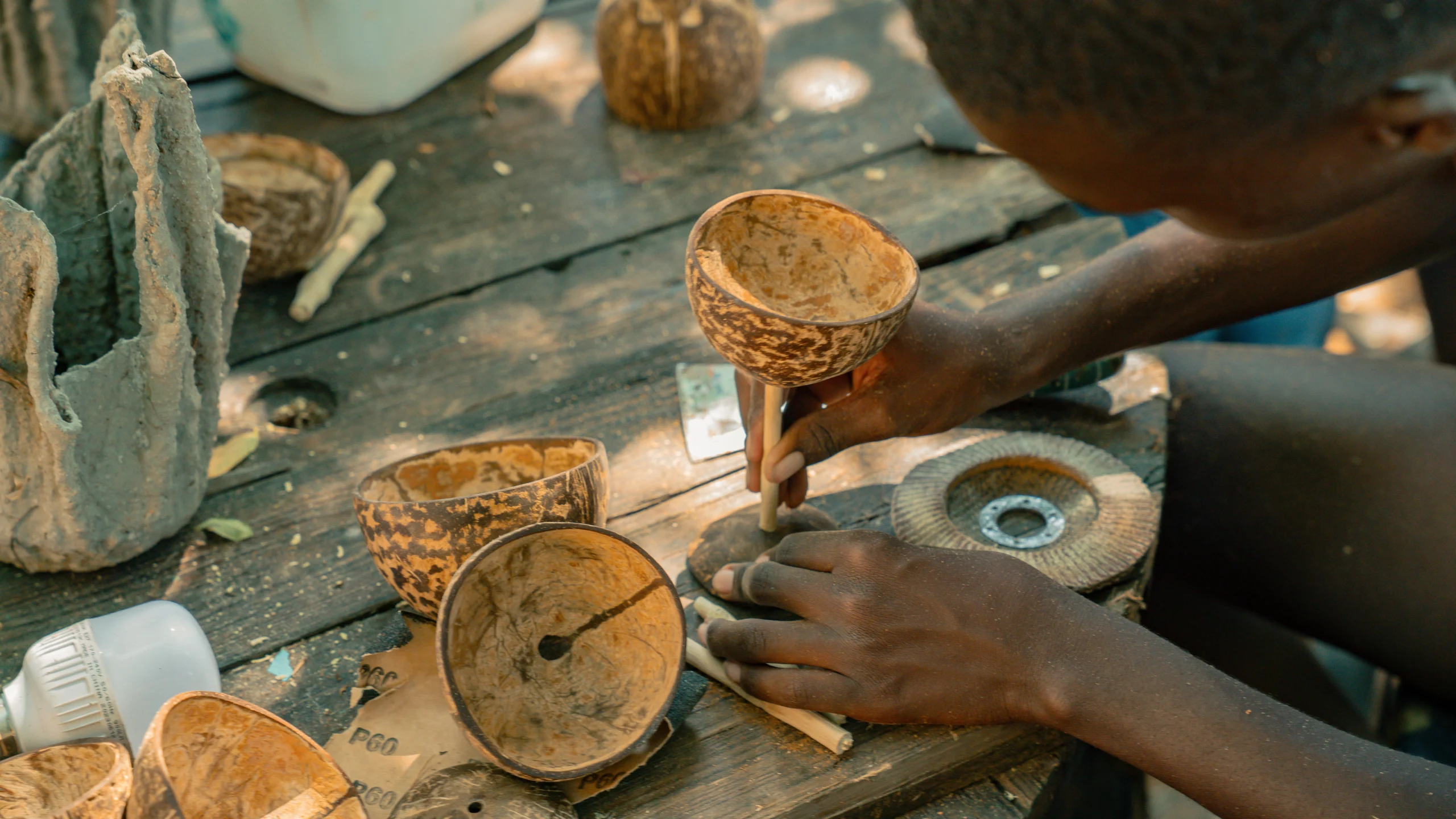 kym-rapier-foundation-ntseko-gallery-child-learning-wood-work-01