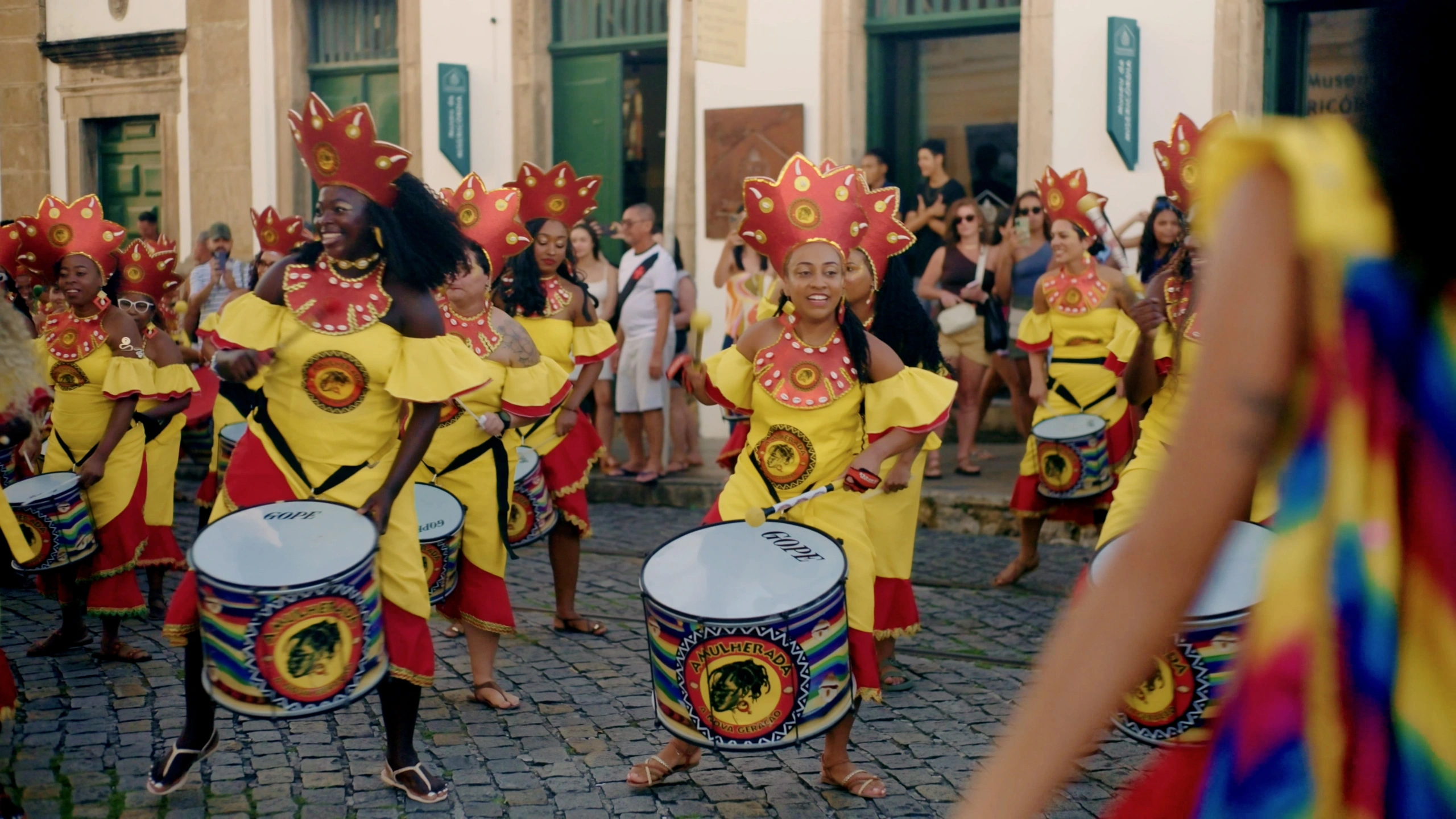 kym-rapier-foundation-instituto-a-mulherada-gallery-women-playing-drums-04-01